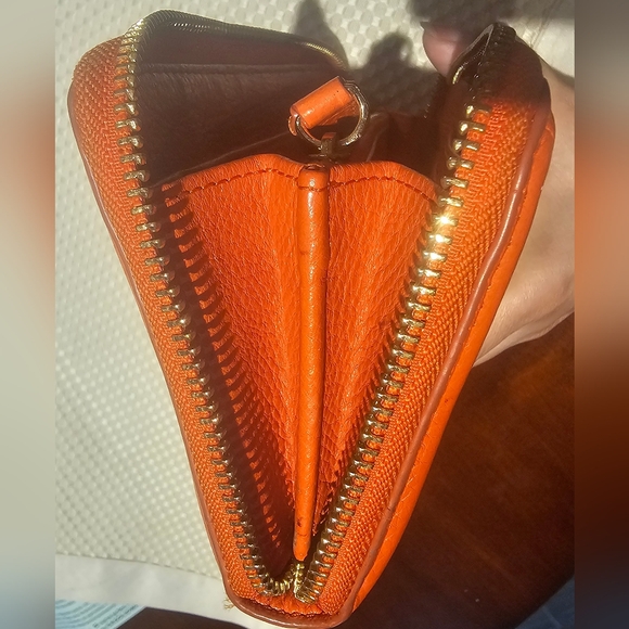 Tory Burch Zip around wallet Enamel Medallion Logo Orange Pebbled leather EUC - Picture 4 of 16